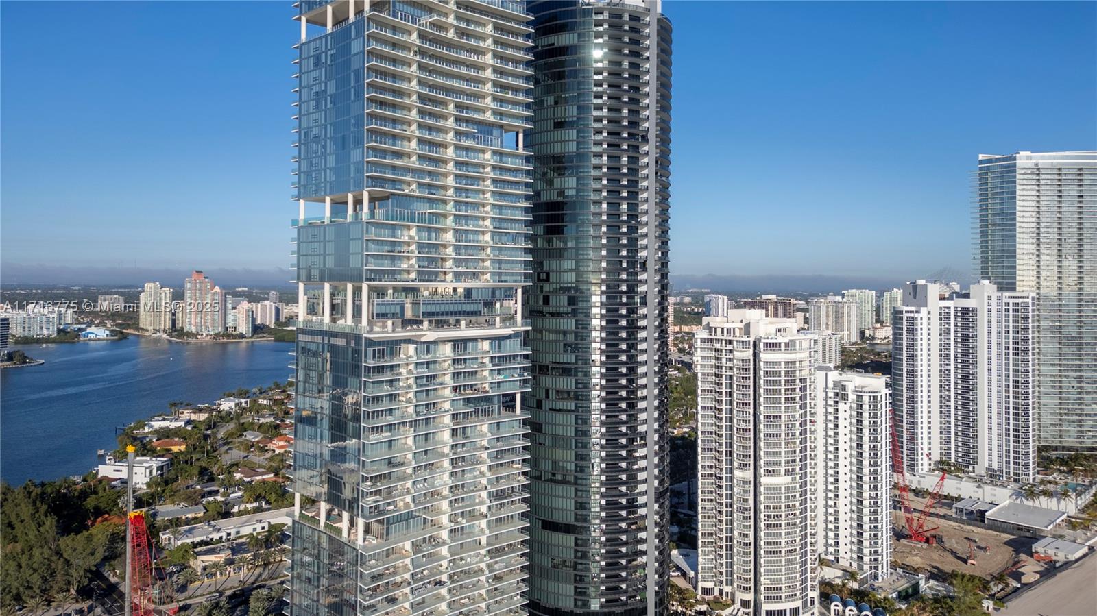 18555 COLLINS AVENUE COND - Residential