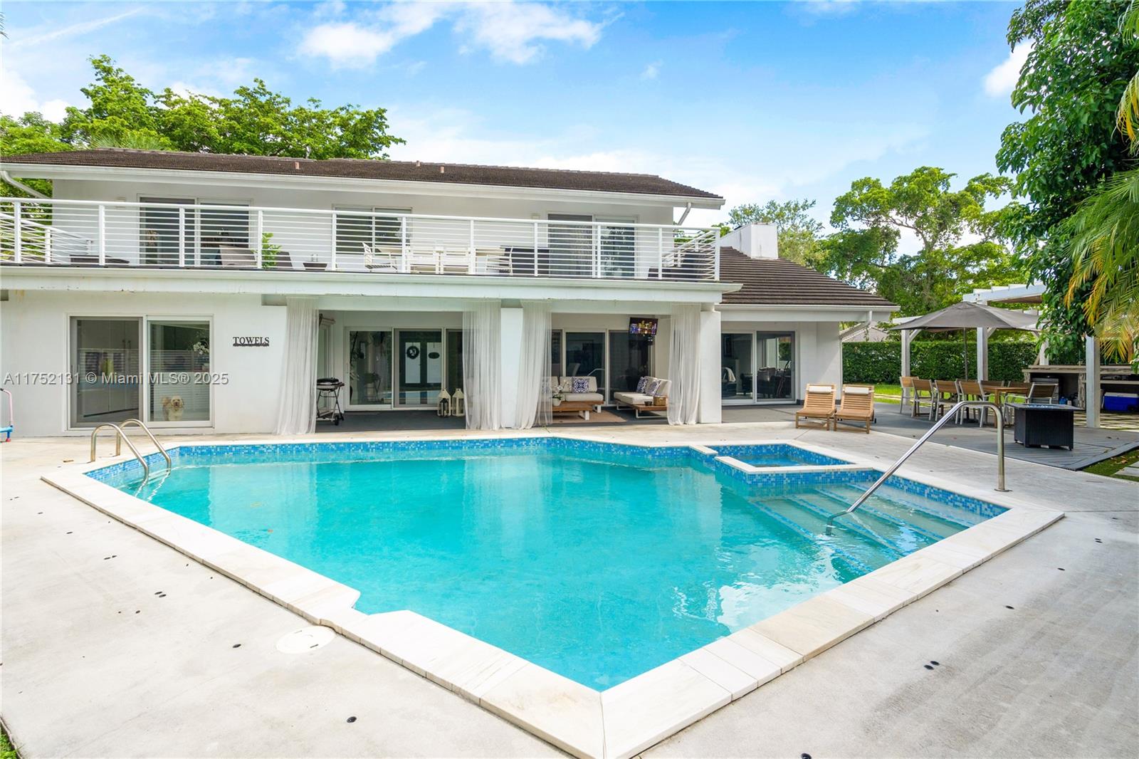DORAL ESTATES - Residential