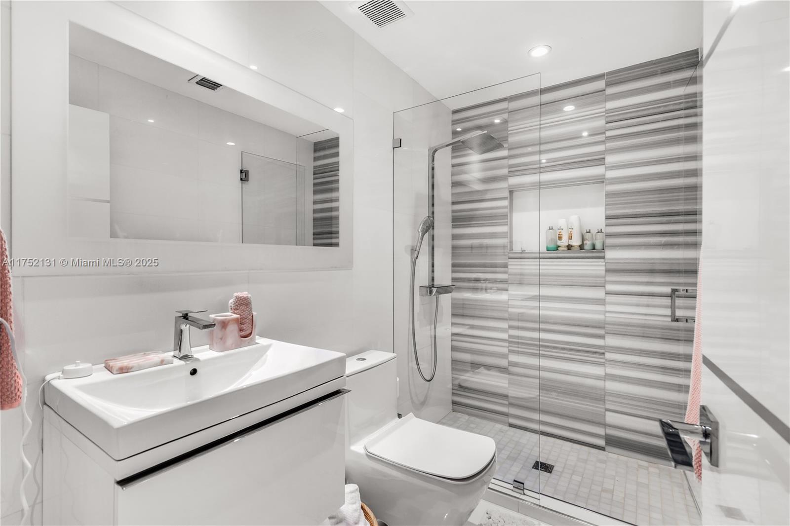 DORAL ESTATES - Residential