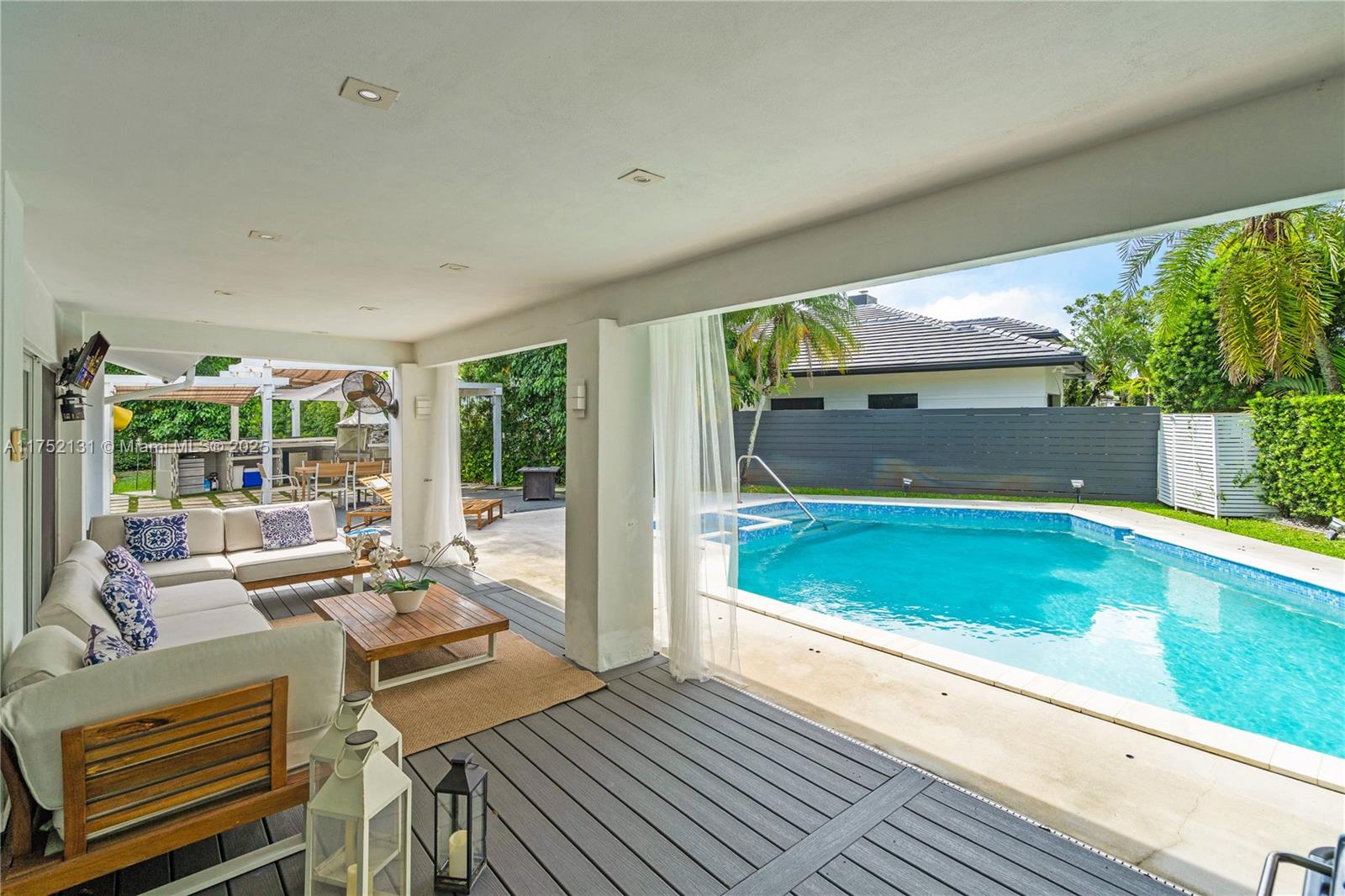 DORAL ESTATES - Residential