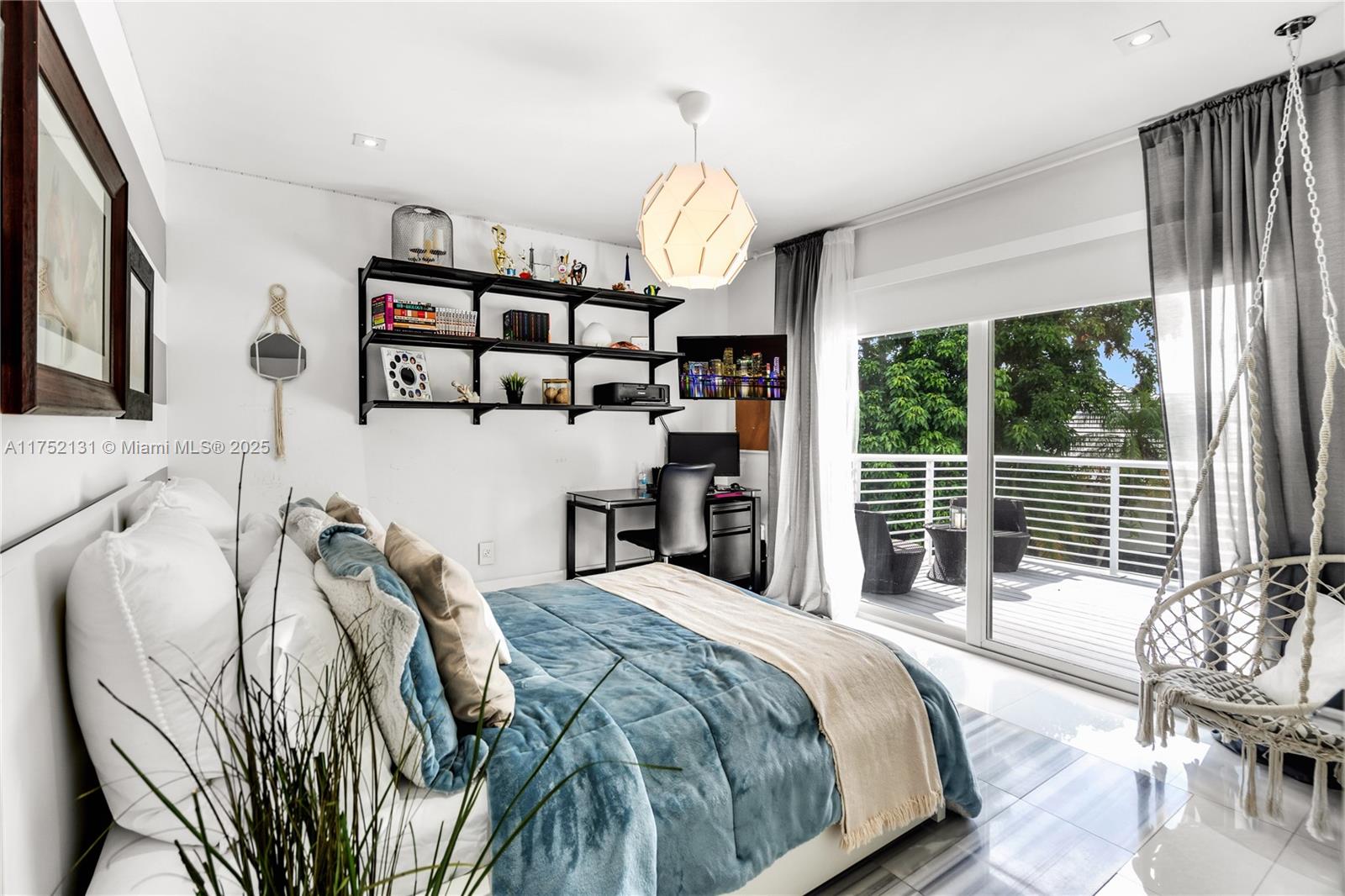 DORAL ESTATES - Residential