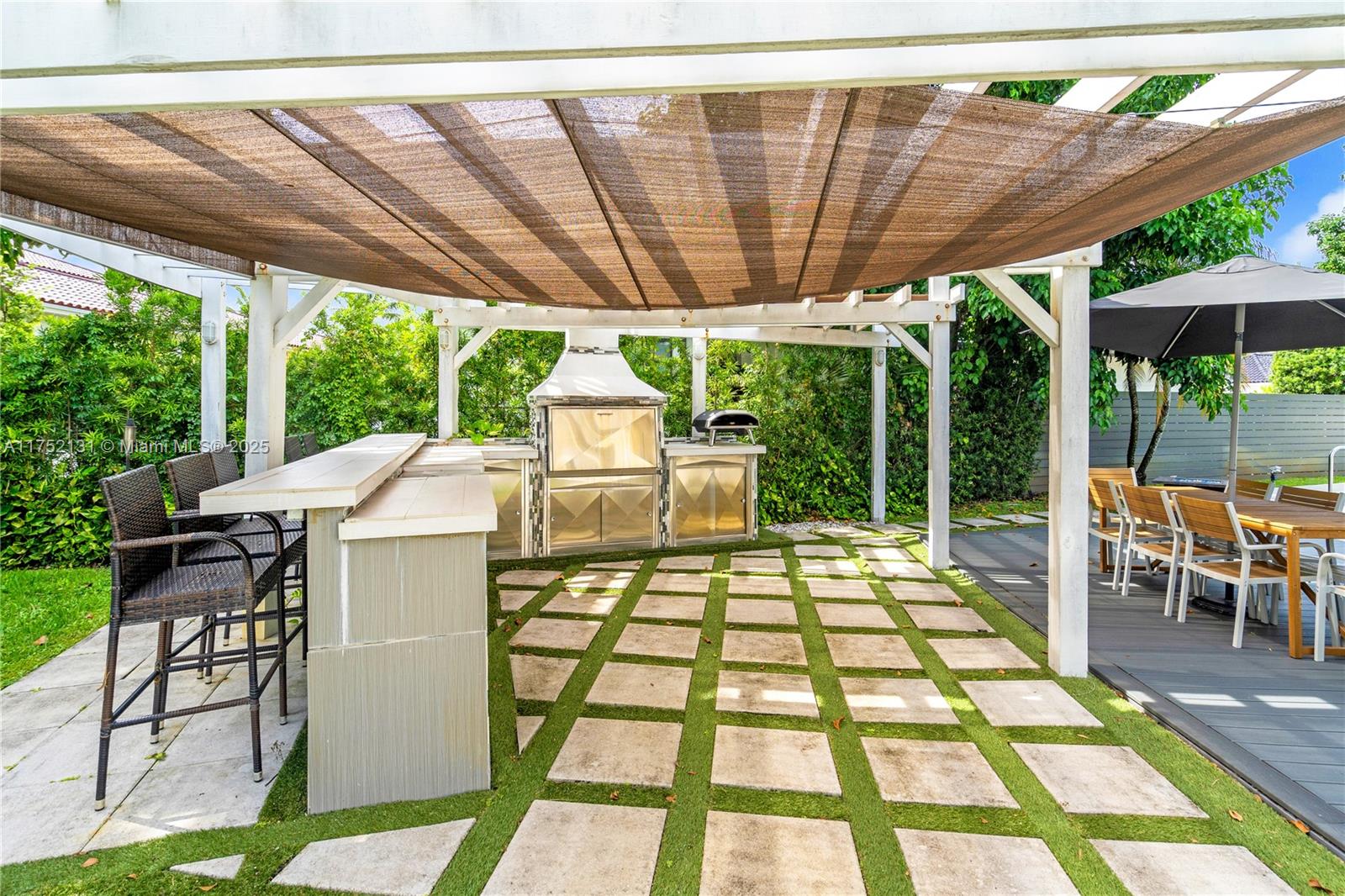 DORAL ESTATES - Residential