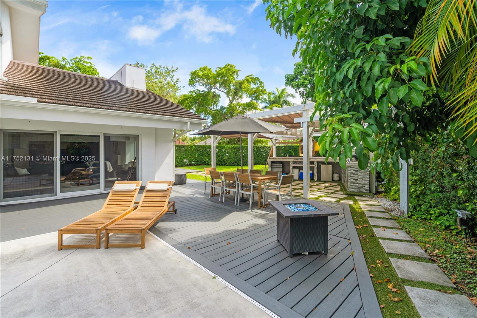 DORAL ESTATES - Residential