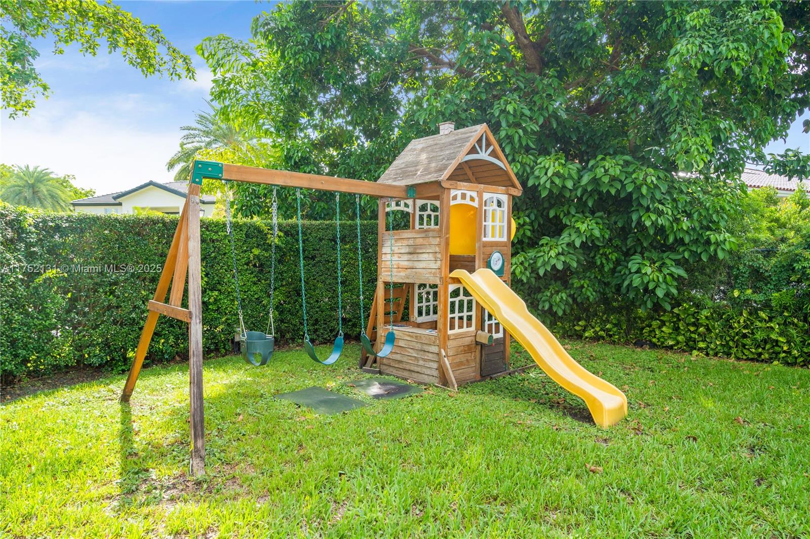 DORAL ESTATES - Residential