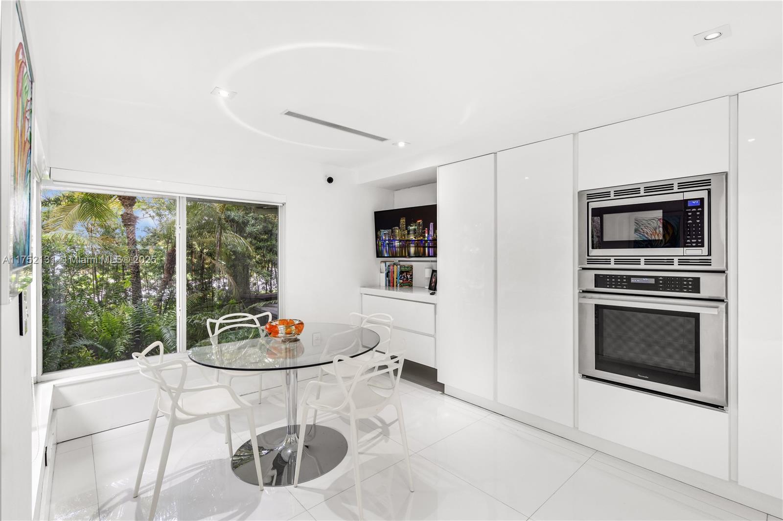 DORAL ESTATES - Residential