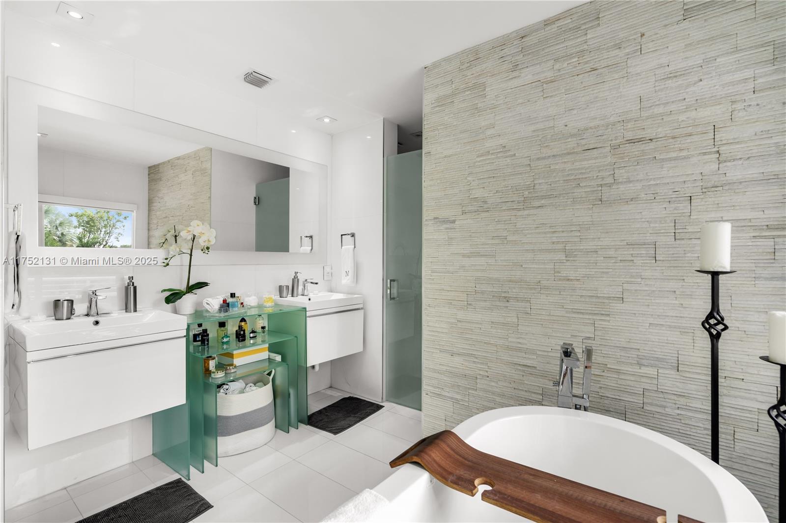 DORAL ESTATES - Residential