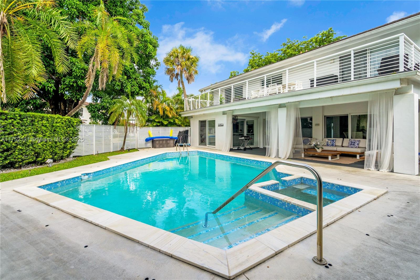 DORAL ESTATES - Residential