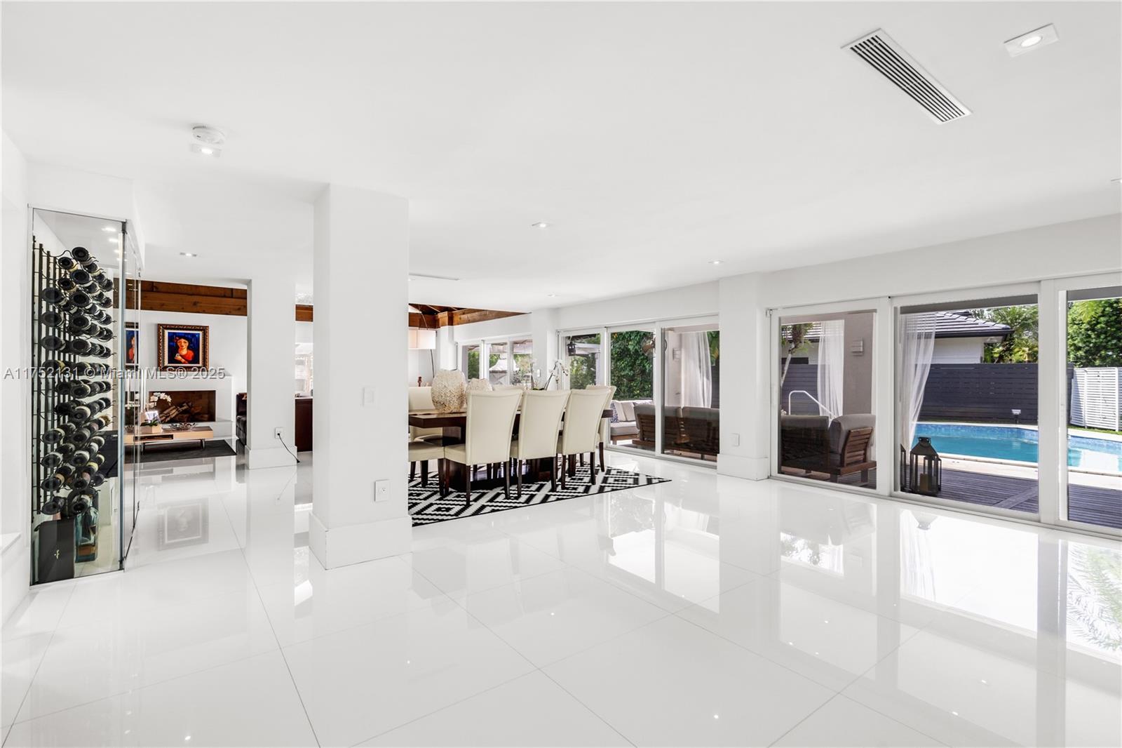 9473 NW 49th Doral Ln
