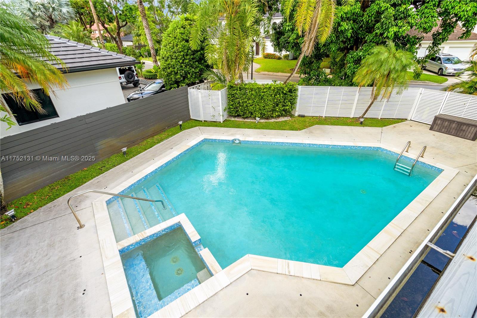 DORAL ESTATES - Residential