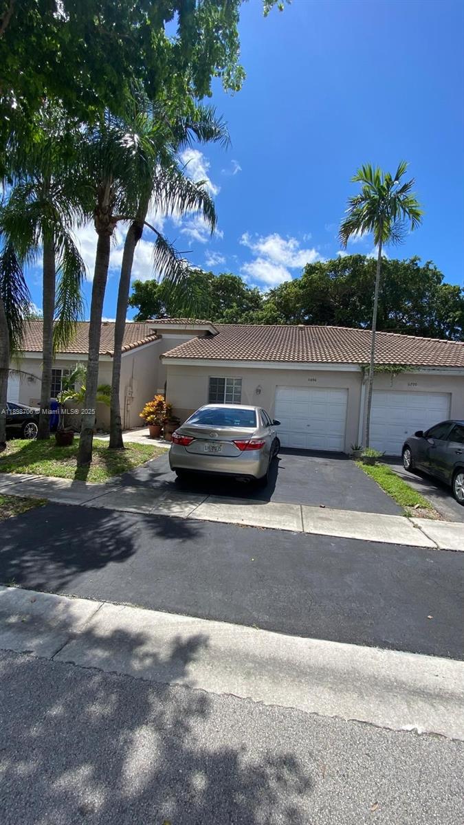 VILLAGES OF RENAISSANCE - Residential Lease