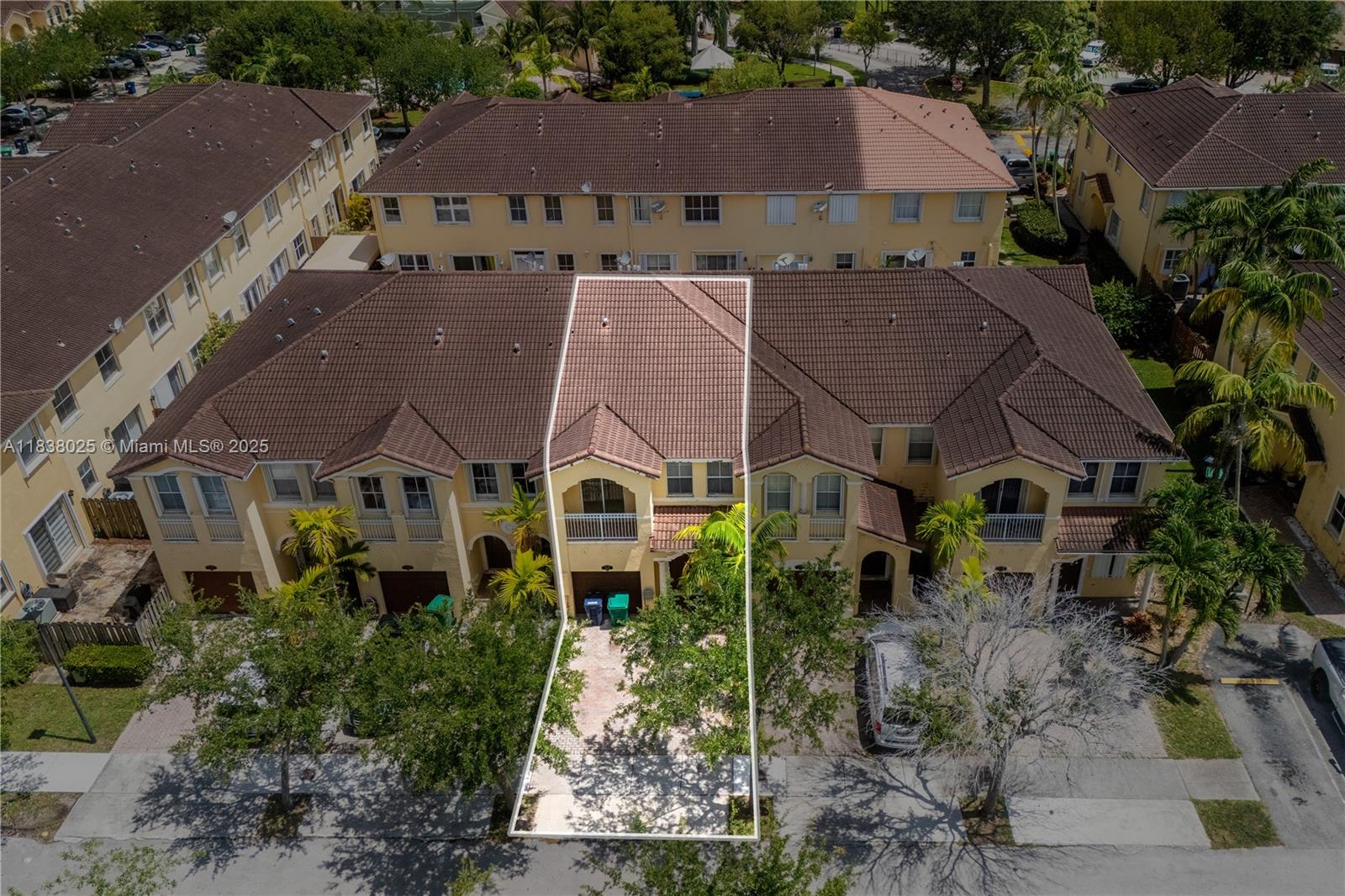 15057 SW 9th Ter, Miami, FL, 33194/$549,900 3 15057 SW 9th Ter