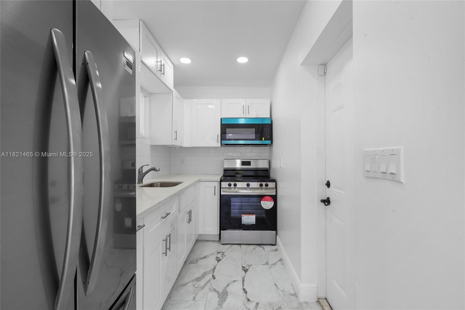LINCOLN ESTS - Residential