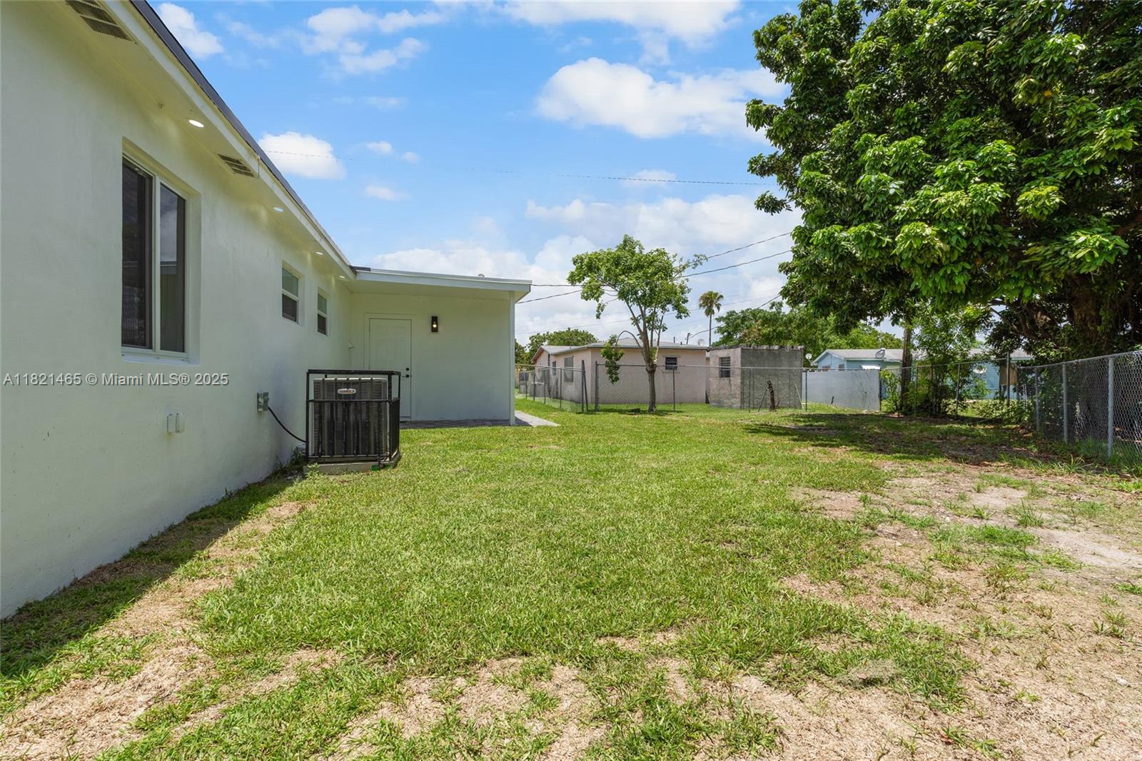 LINCOLN ESTS - Residential