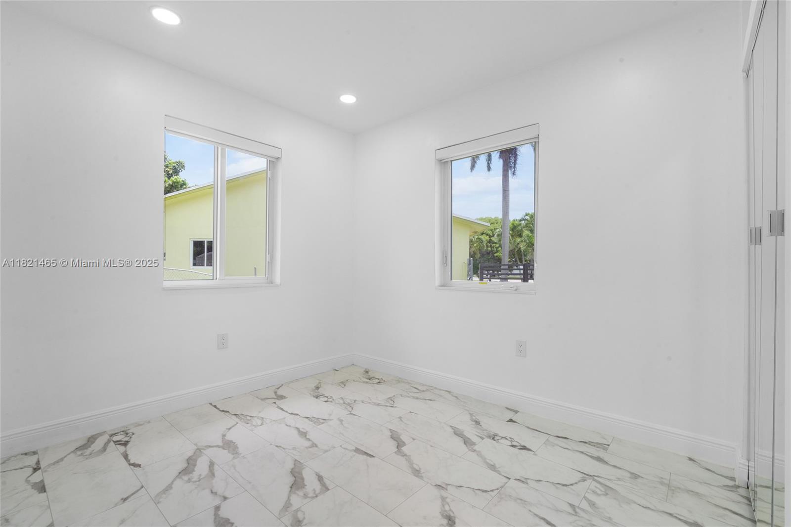 LINCOLN ESTS - Residential