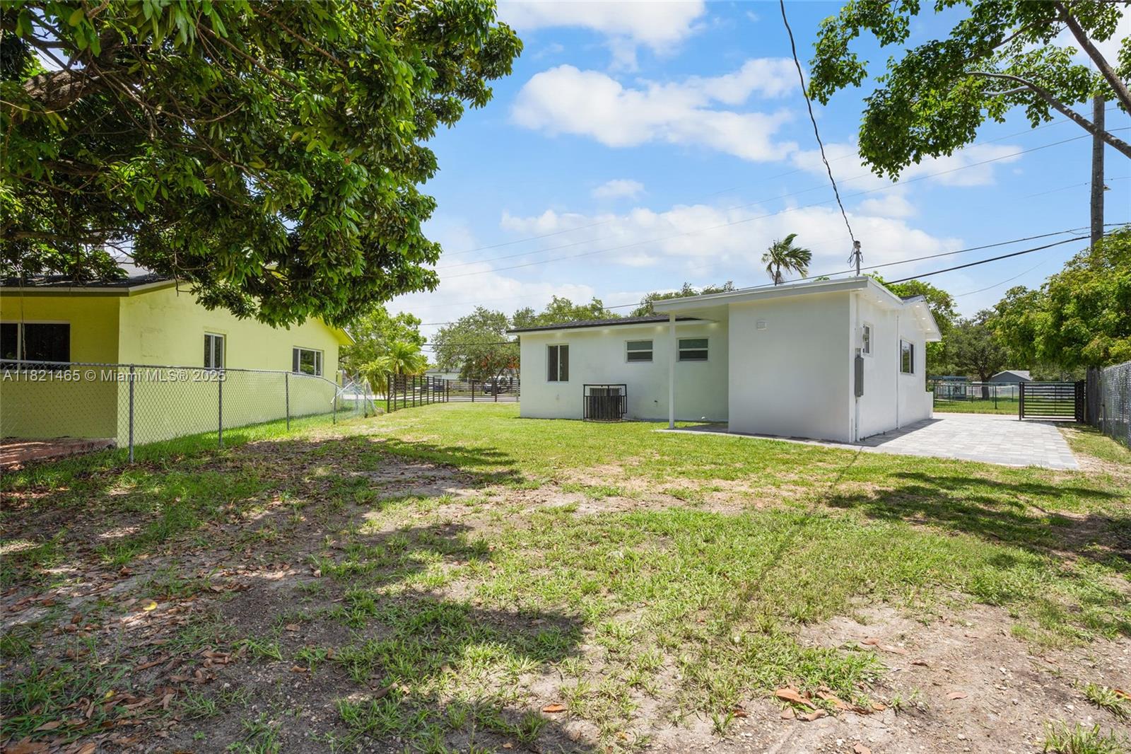 LINCOLN ESTS - Residential