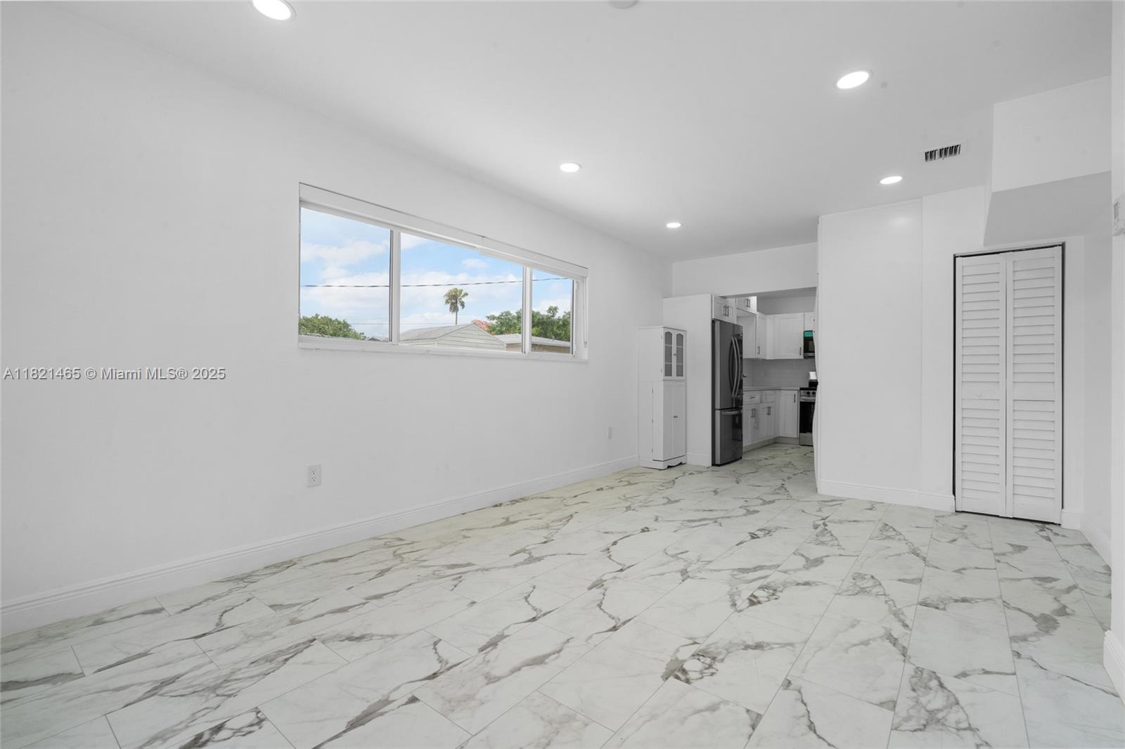 LINCOLN ESTS - Residential