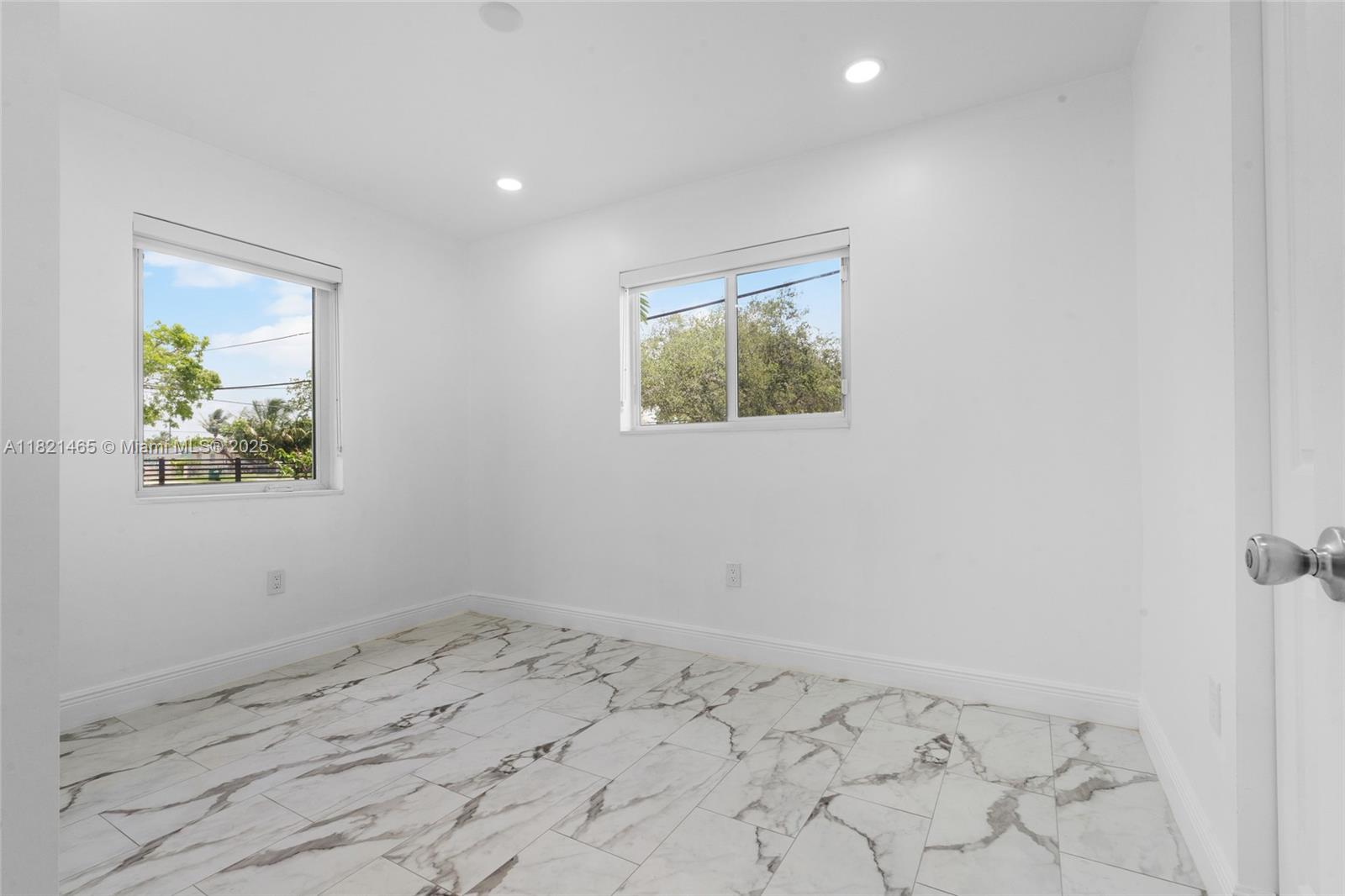 LINCOLN ESTS - Residential