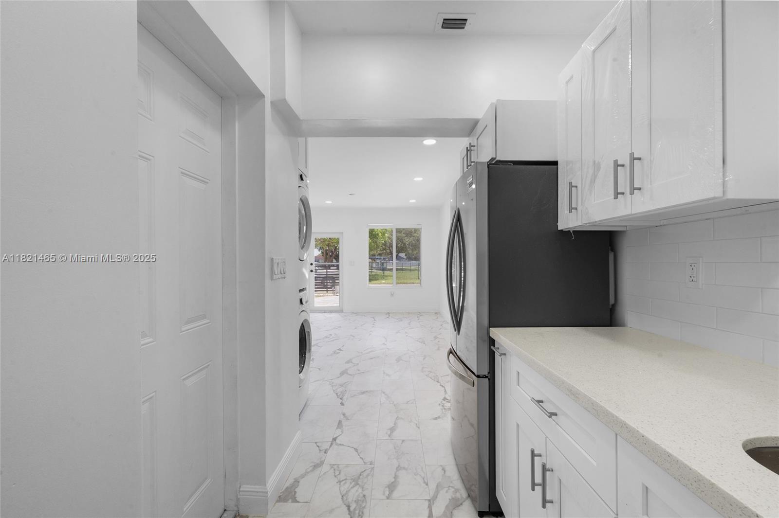 LINCOLN ESTS - Residential