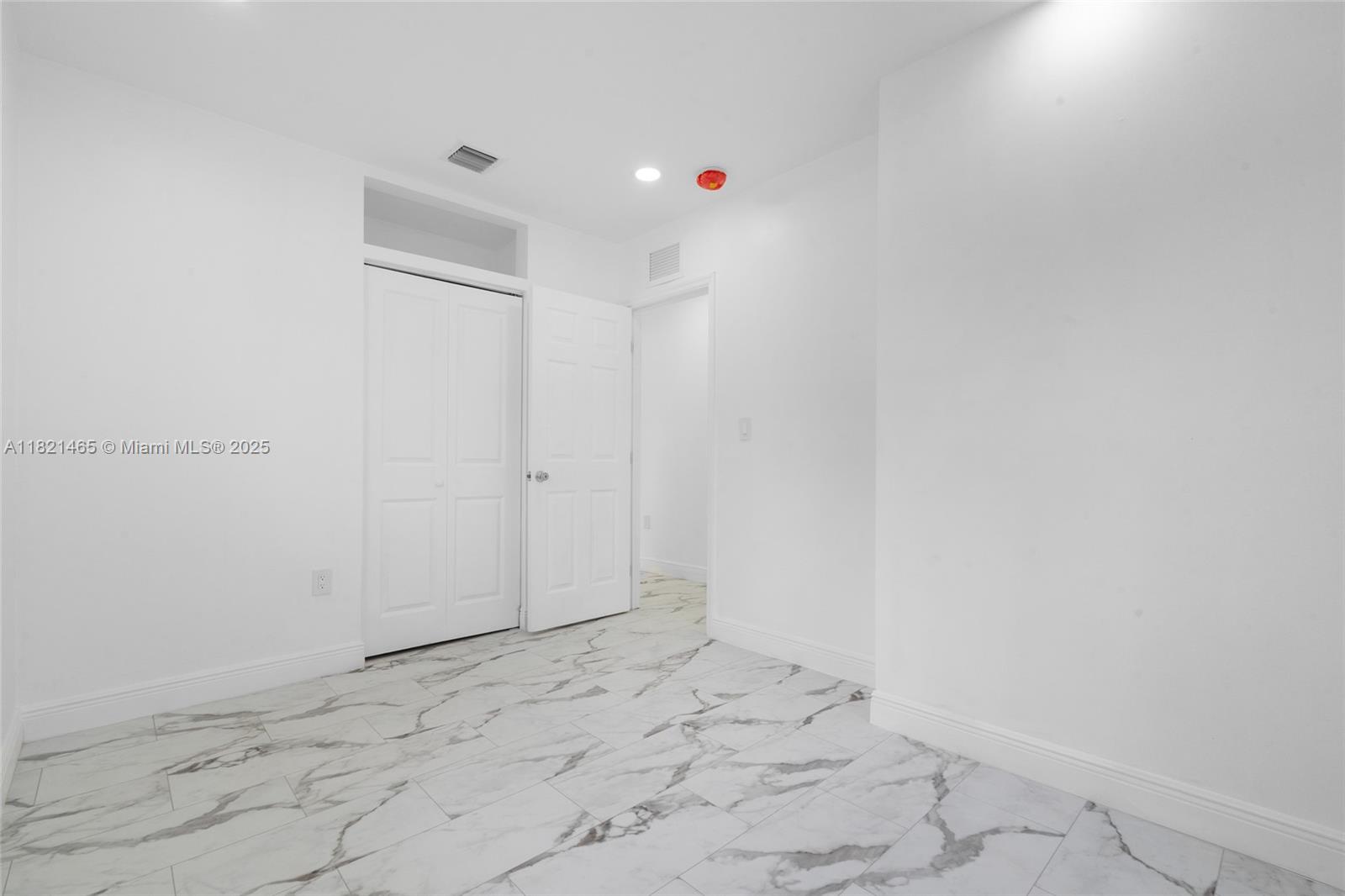 LINCOLN ESTS - Residential