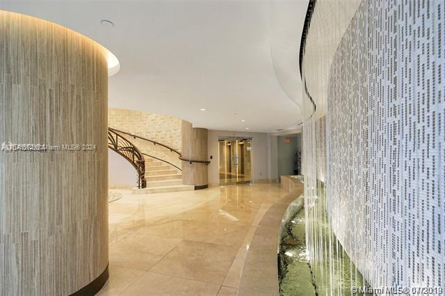 THE PINNACLE CONDO - Residential