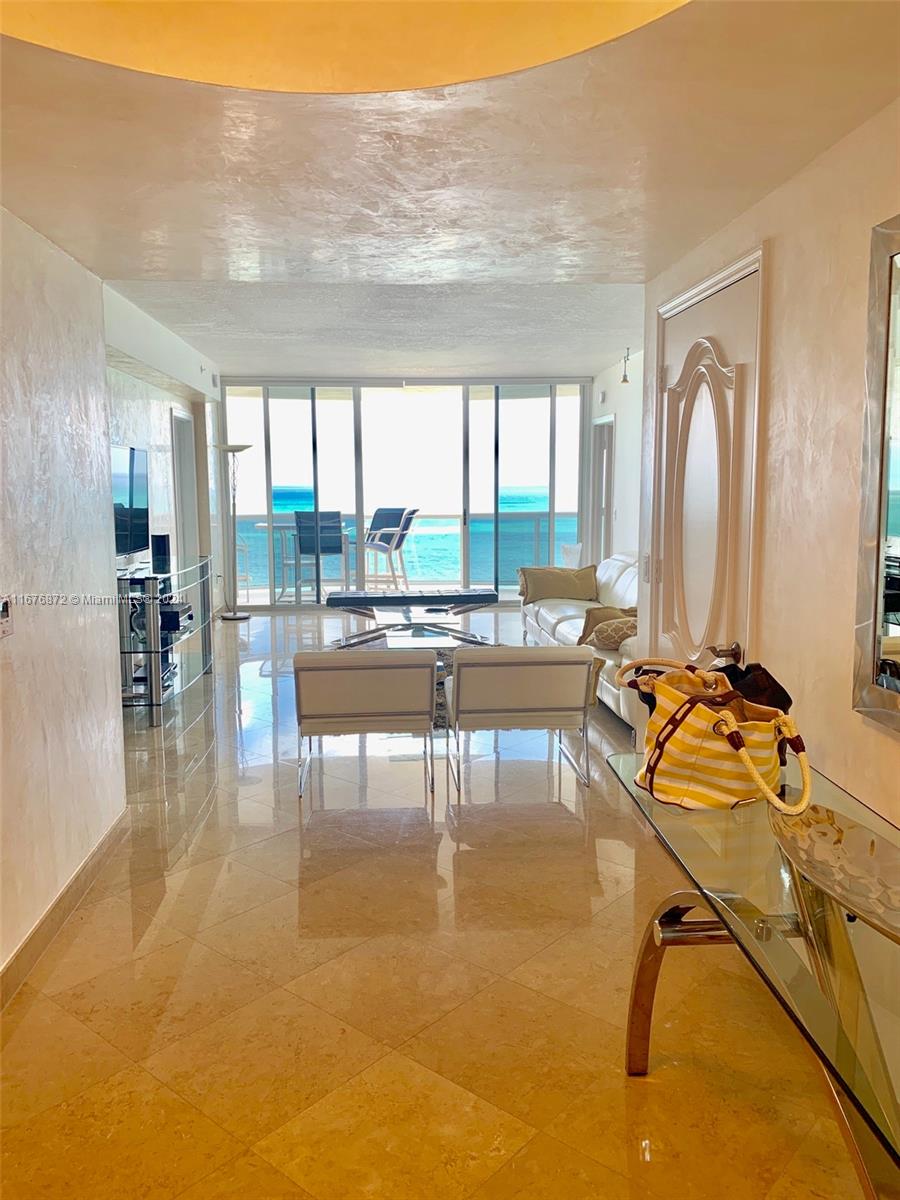 THE PINNACLE CONDO - Residential