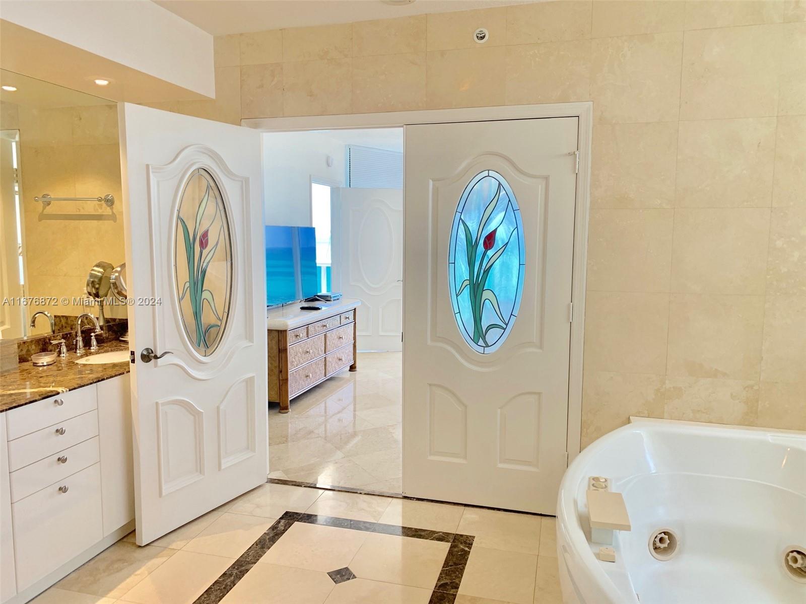 THE PINNACLE CONDO - Residential