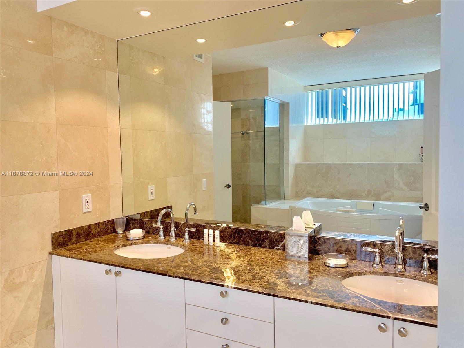 THE PINNACLE CONDO - Residential