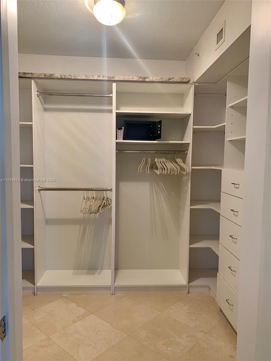 THE PINNACLE CONDO - Residential