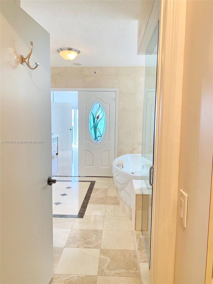 THE PINNACLE CONDO - Residential
