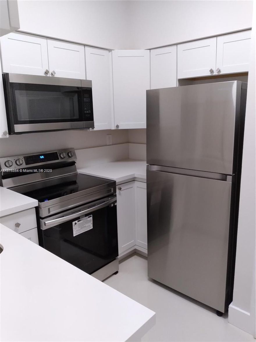 Modern 3 Bedroom/2 2-bathroom condo with proximity to shops, restaurants, and nearby access to the highway. Brand new kitchen appliances, water heater, and blinds. First-floor access and tile throughout the unit. Updated kitchen and bathrooms. The community has a pool, gym, and tennis courts. A special assessment of $500 per month can be negotiated with a written offer.