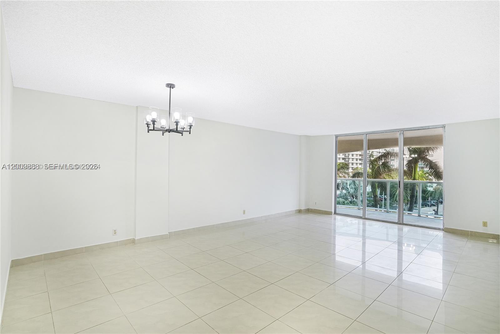 HALLMARK OF HOLLYWOOD CON - Residential