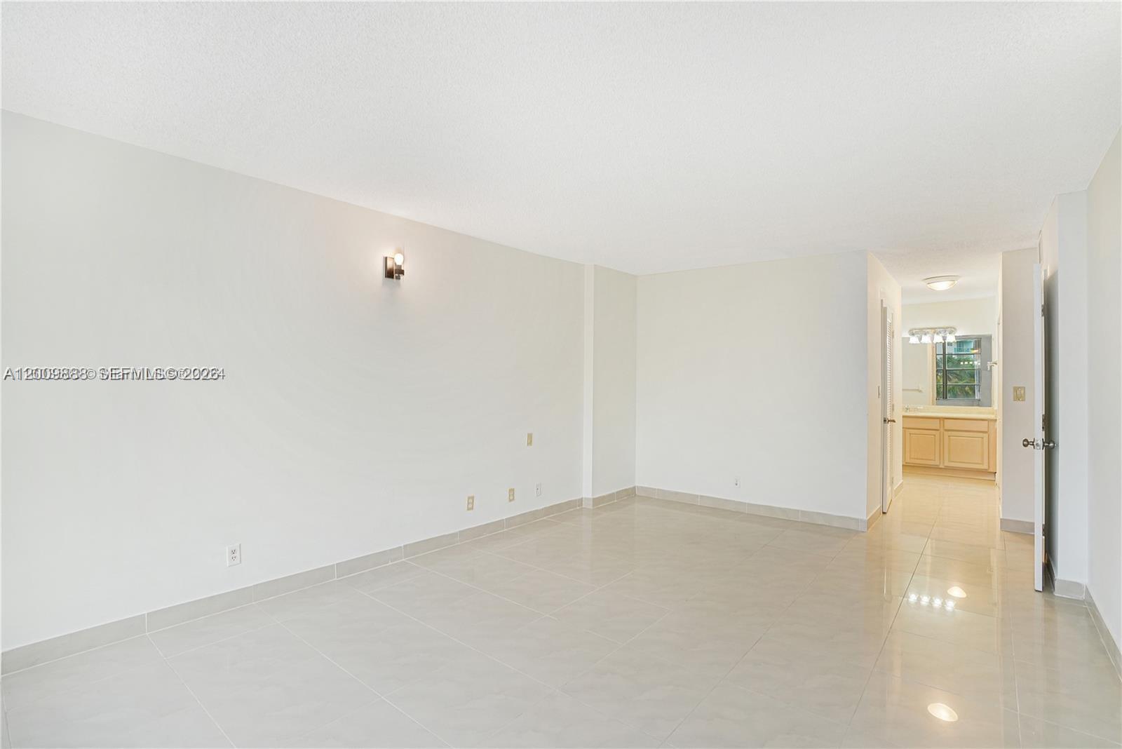 HALLMARK OF HOLLYWOOD CON - Residential