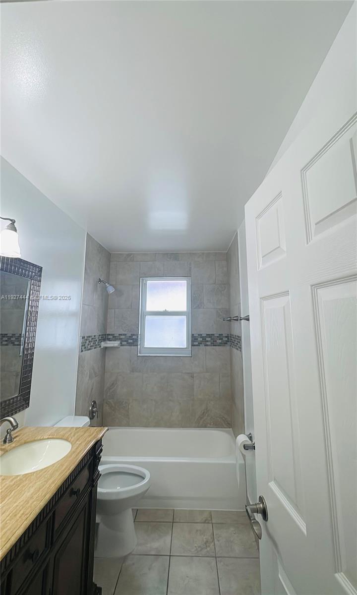 REGENCY LAKES AT COCONUT - Residential Lease