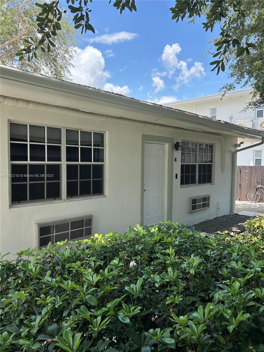 571 Ne 67th St 4, Miami, Broward County, Florida - 1 Bedrooms  
1 Bathrooms - 