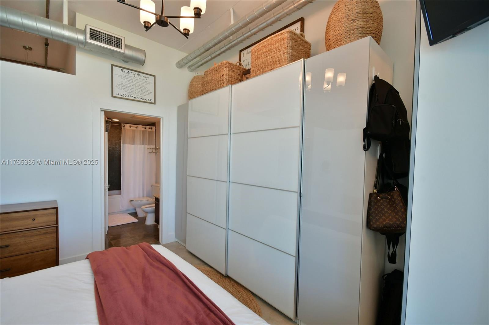 UPTOWN MARINA LOFTS CONDO - Residential