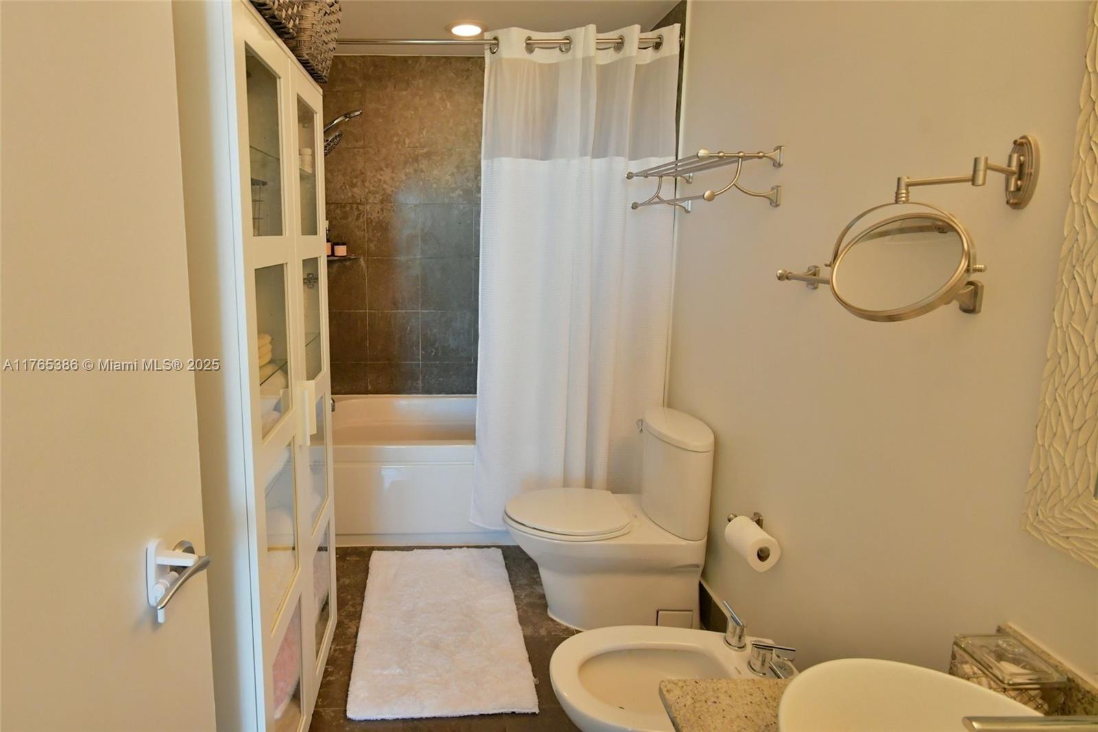 UPTOWN MARINA LOFTS CONDO - Residential