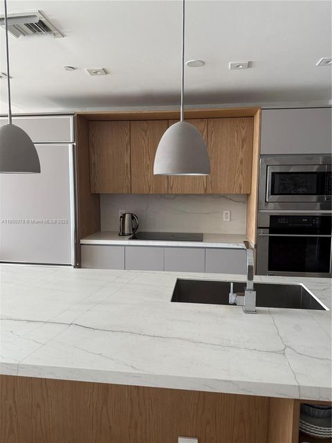 460 NE 28th St 803 Miami FL 33137
