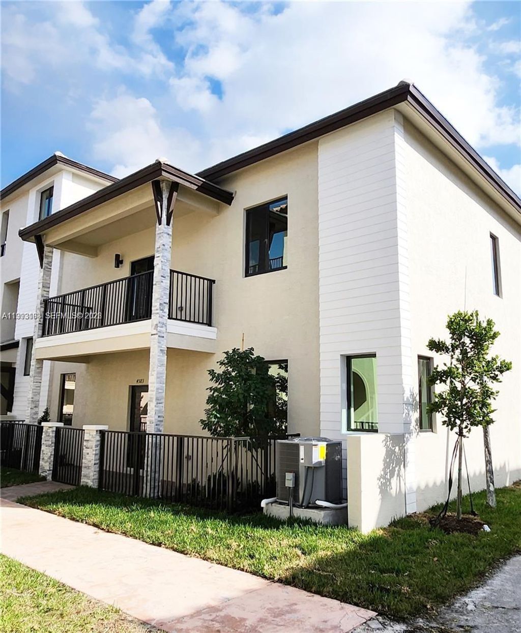 Photo of 4583 NW 83rd Pl, Doral, FL 33166 (MLS # A11993183)