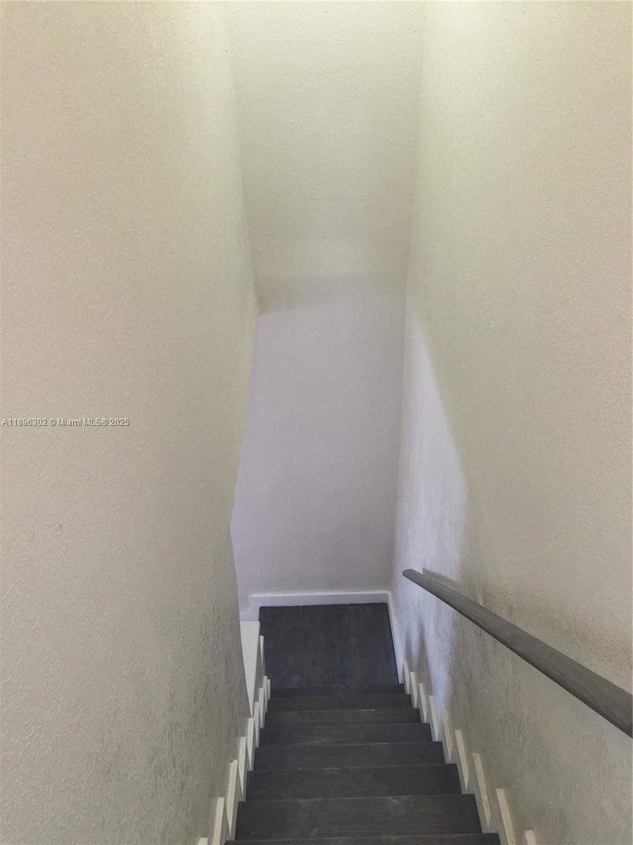 BEVERLY HEIGHTS - Residential Lease