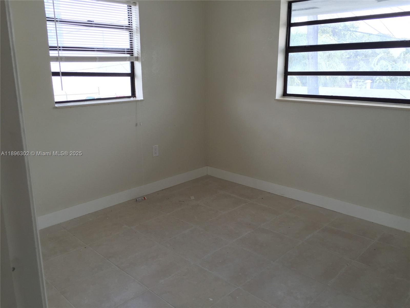 BEVERLY HEIGHTS - Residential Lease