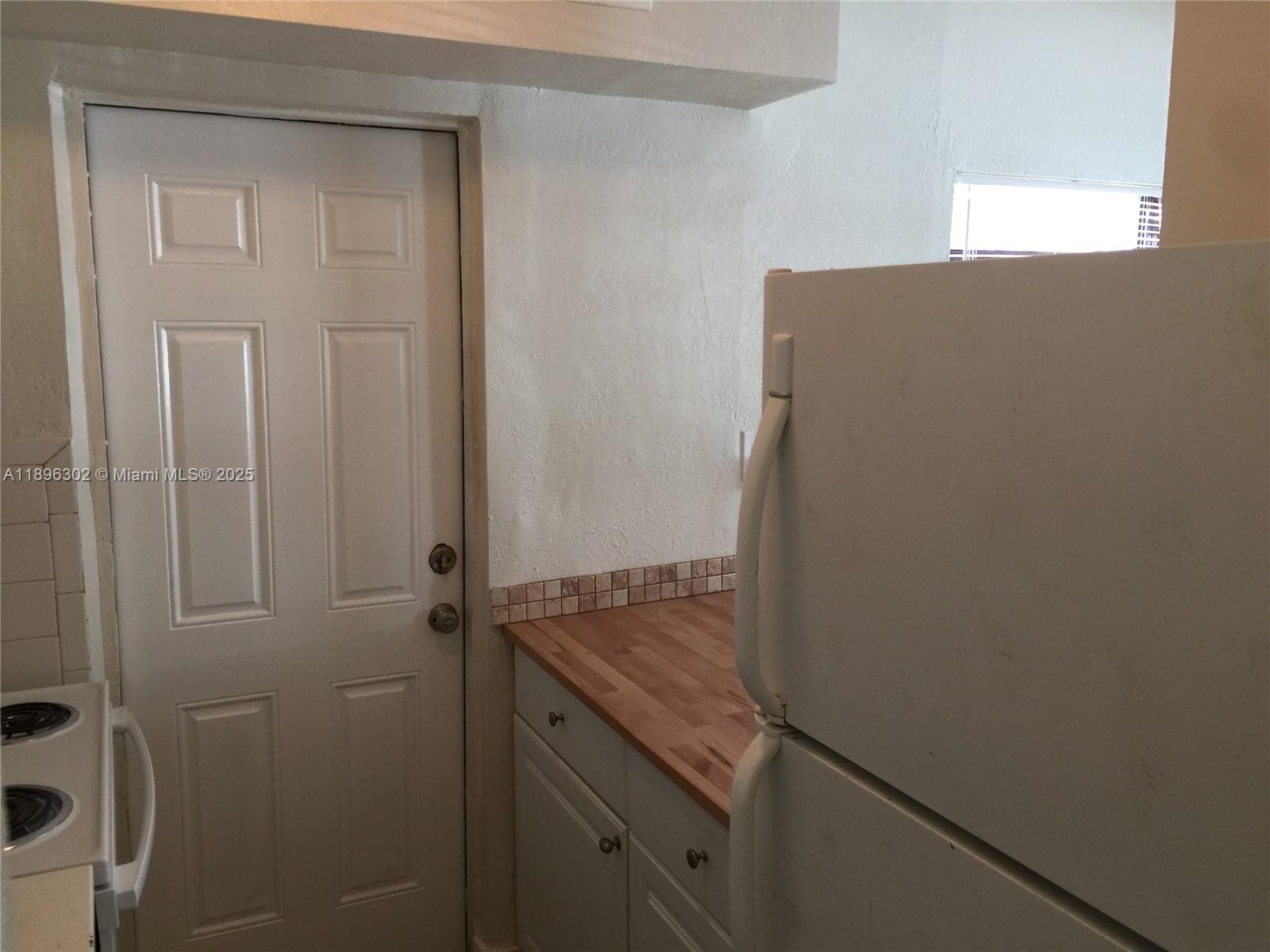 BEVERLY HEIGHTS - Residential Lease