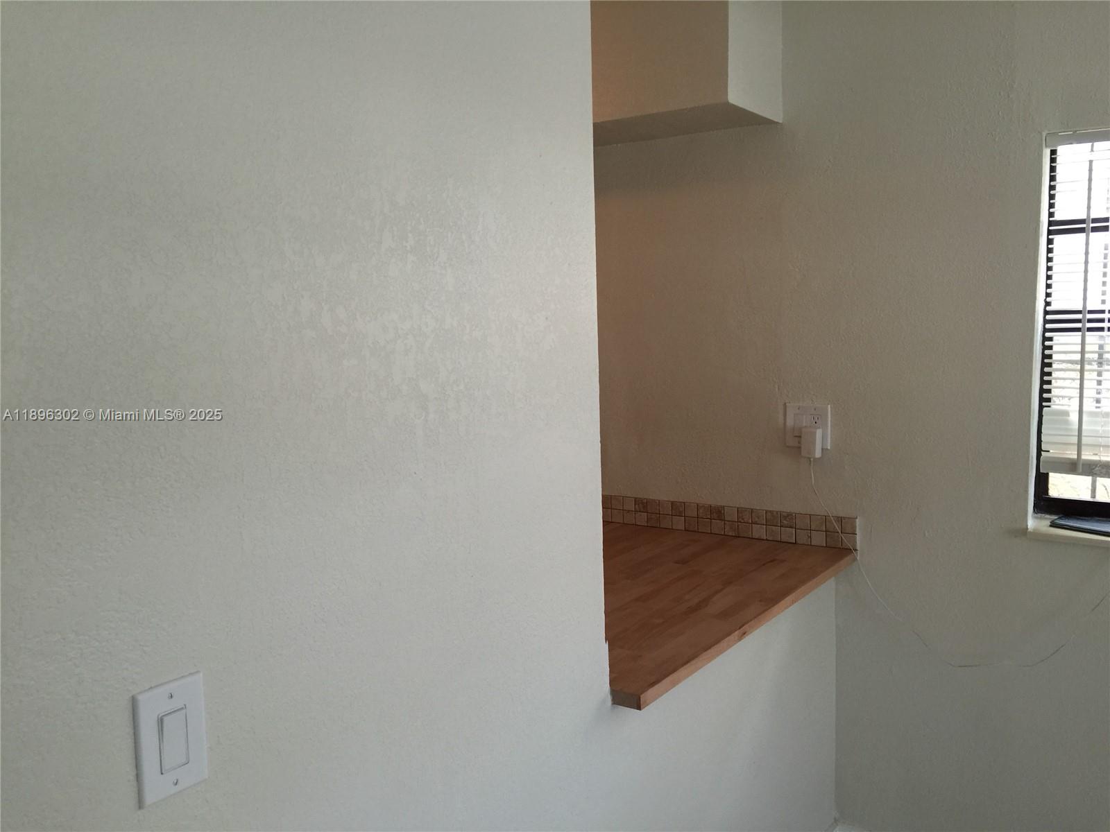 BEVERLY HEIGHTS - Residential Lease