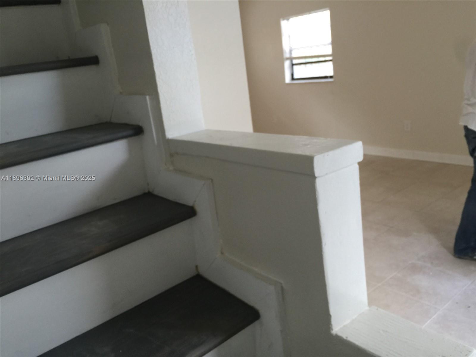BEVERLY HEIGHTS - Residential Lease