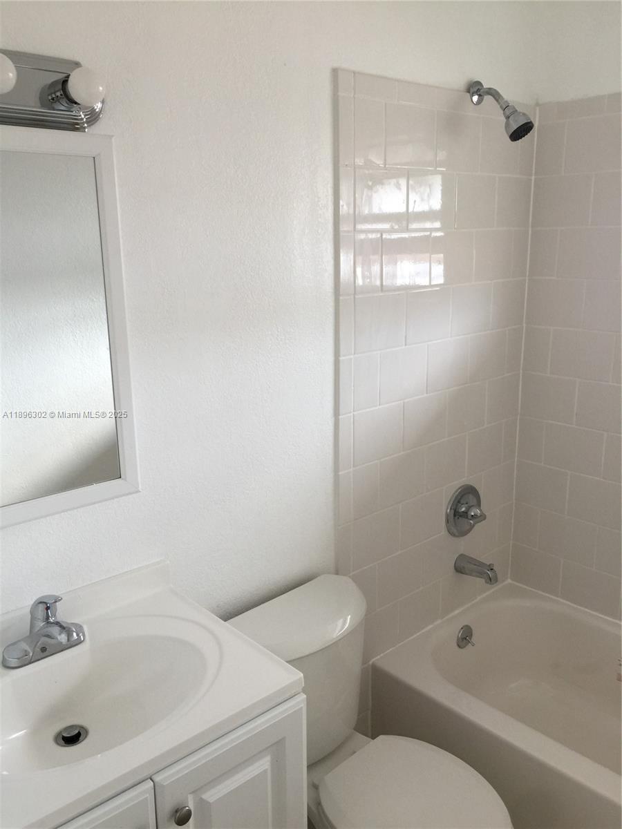 BEVERLY HEIGHTS - Residential Lease