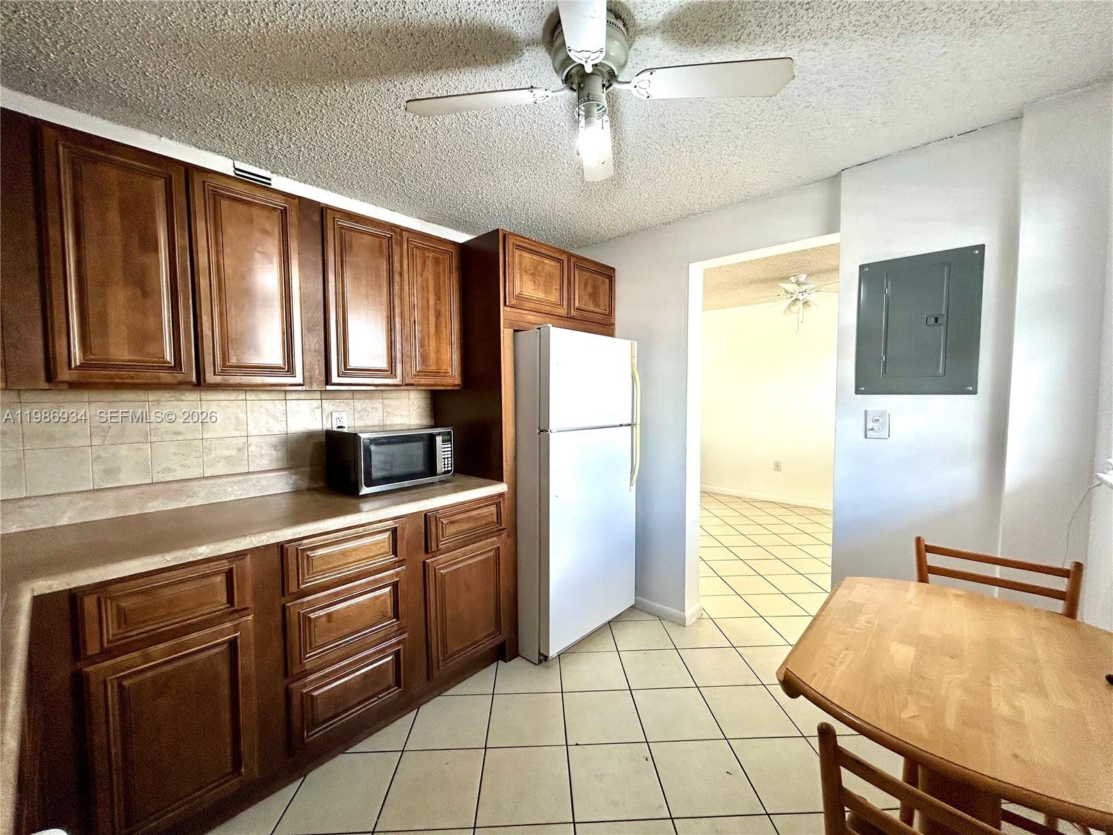 EL CONQUISTADOR NORTH CON - Residential Lease