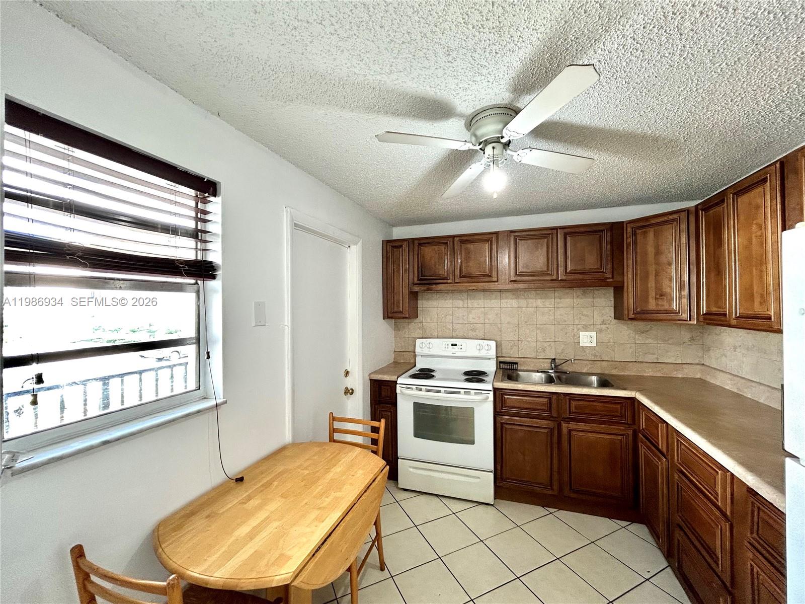 EL CONQUISTADOR NORTH CON - Residential Lease