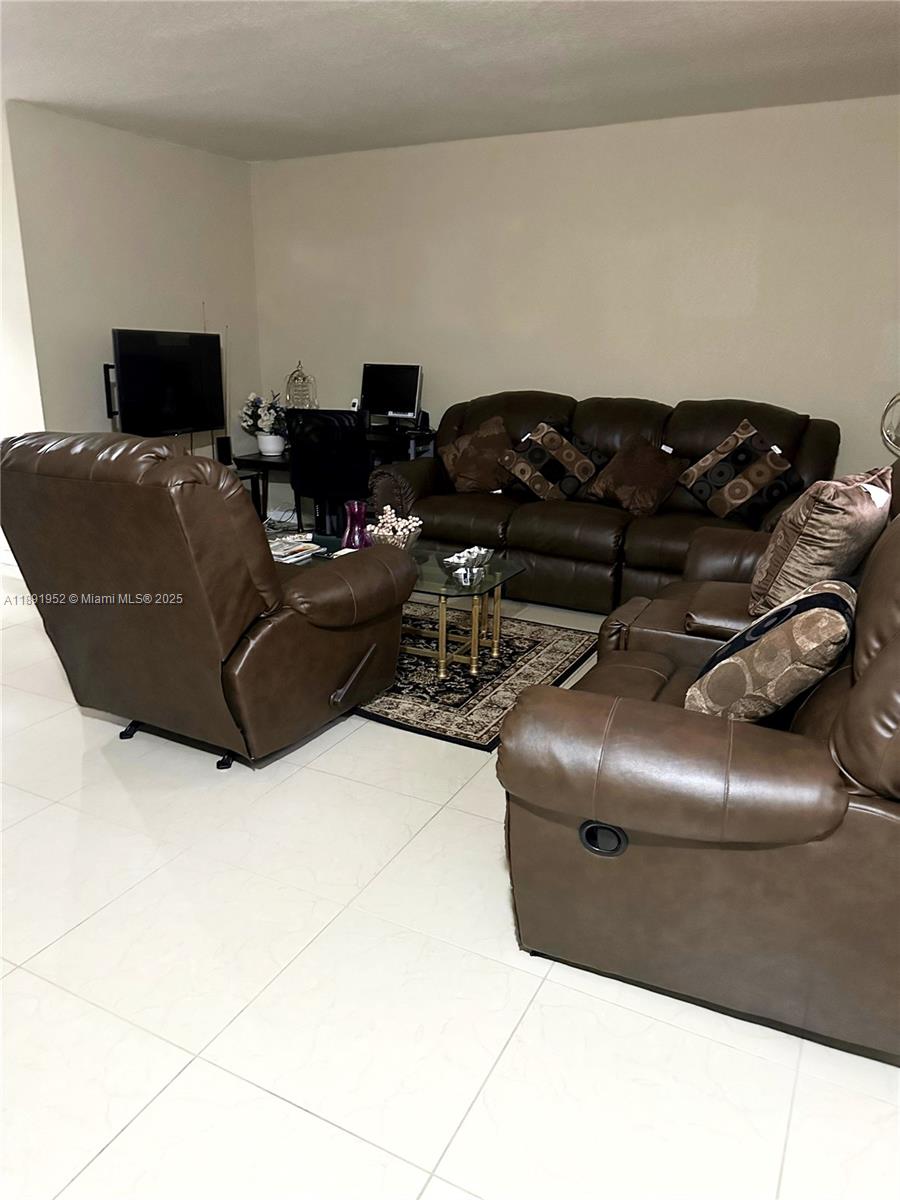 TAM OSHANTER GARDENS FAMI - Residential