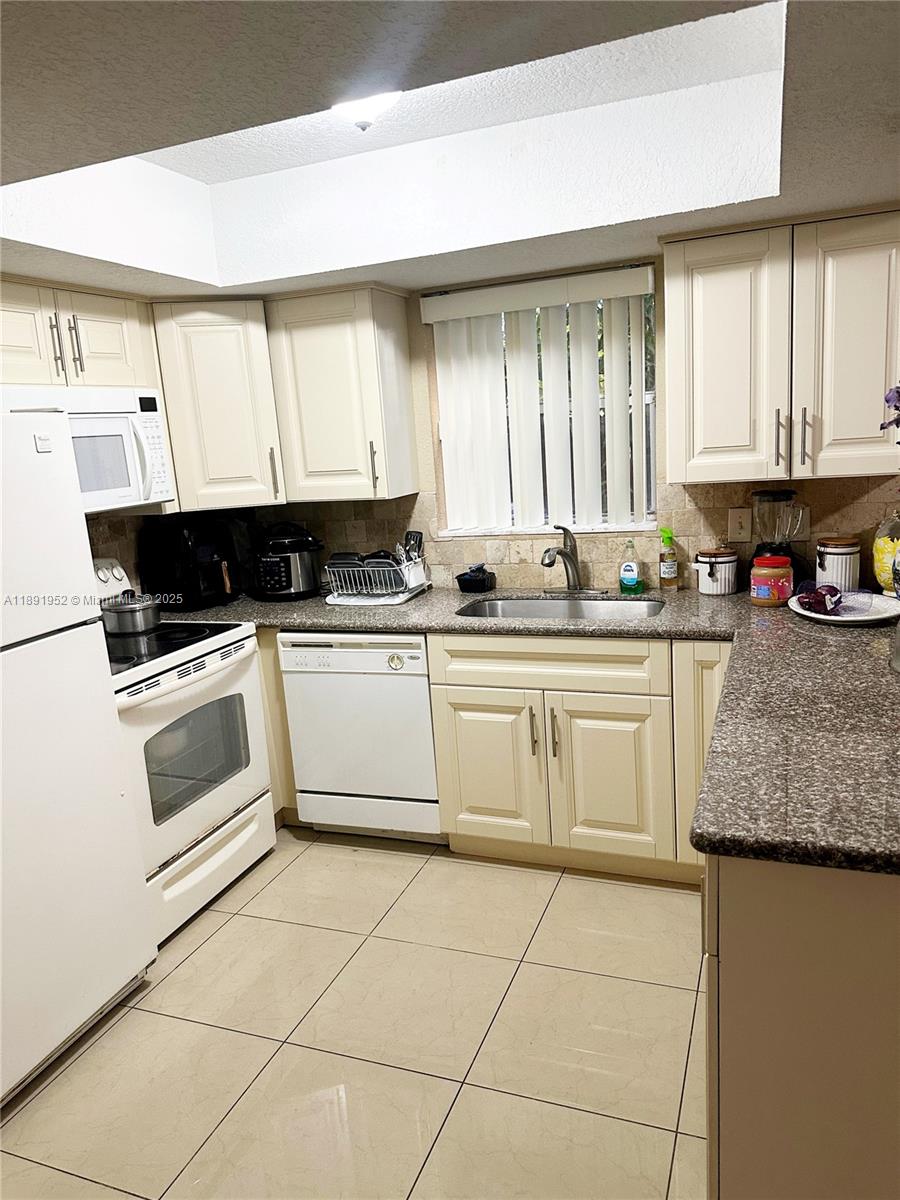 TAM OSHANTER GARDENS FAMI - Residential