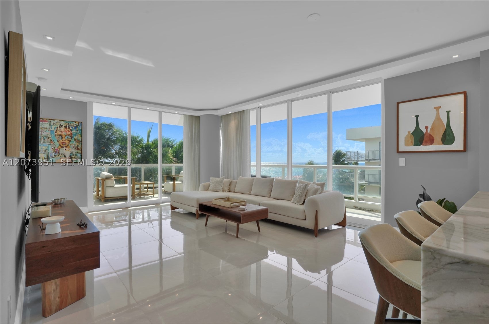 4201 Collins Ave 401