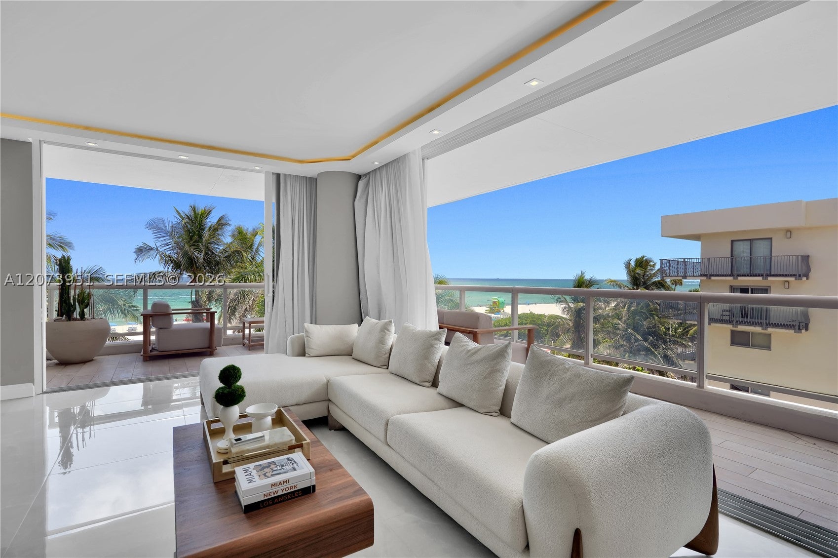 4201 Collins Ave 401